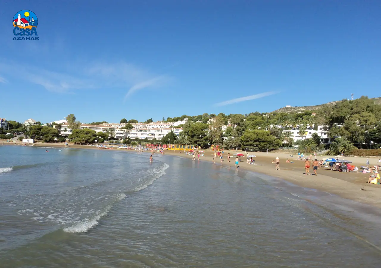 Playa de Les Fonts (Las Fuentes) en Alcossebre, de arena fina y aguas tranquilas